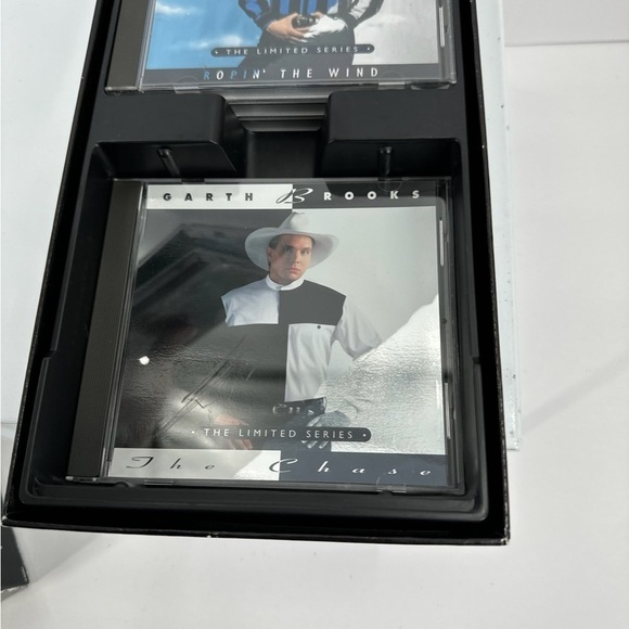 Garth Brooks “The Limited Series” - Picture 9 of 10